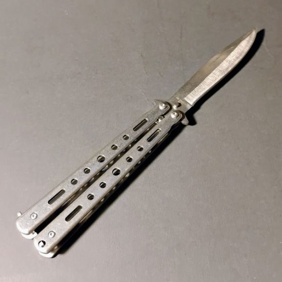 Classic Cut Butterfly Knife - Silver - Click Image to Close